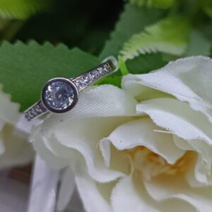 Anillo corte redondo con bisel
