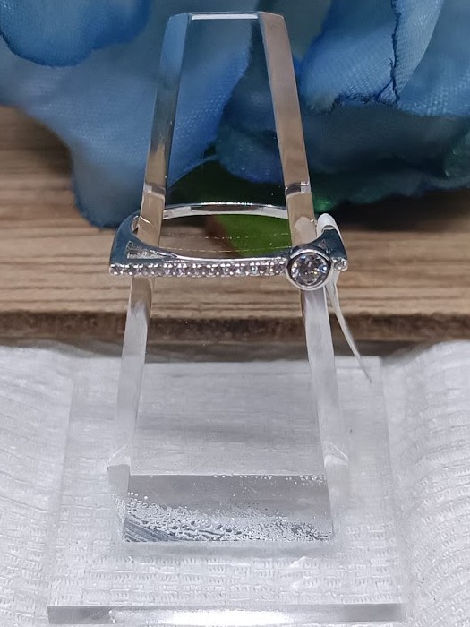 Anillo recto con bisel