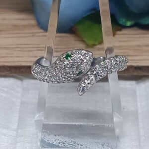 Anillo serpiente ojos verdes