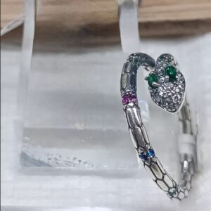 Anillo serpiente ojos verdes zirconia de colores