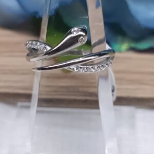 Anillo serpiente ojos blancos