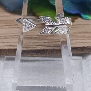 Anillo de flecha abierta