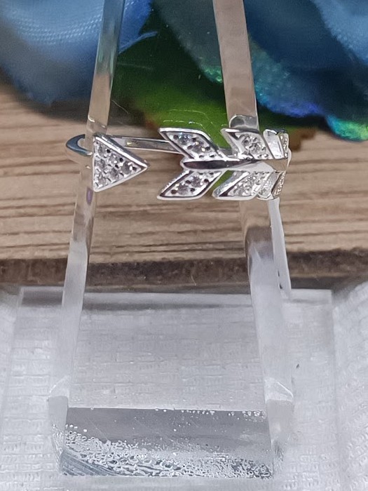 Anillo de flecha abierta