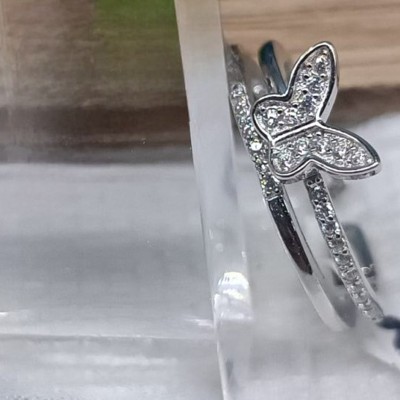 Anillo una mariposa con bisel