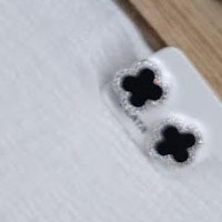 Aretes van cleef negros con circonia