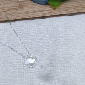 Collar van cleef corto blanco con circonia