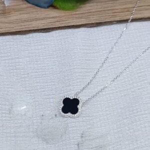 Collar van cleef corto negro con circonia