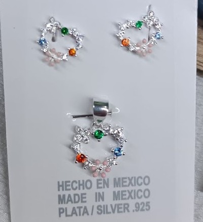 Conjunto aretes y dije de corazon con flor rosa